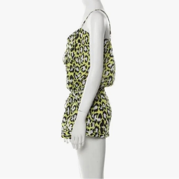 Preowned Diane Von Furstenberg animal print romper. Size S. - Picture 6 of 6